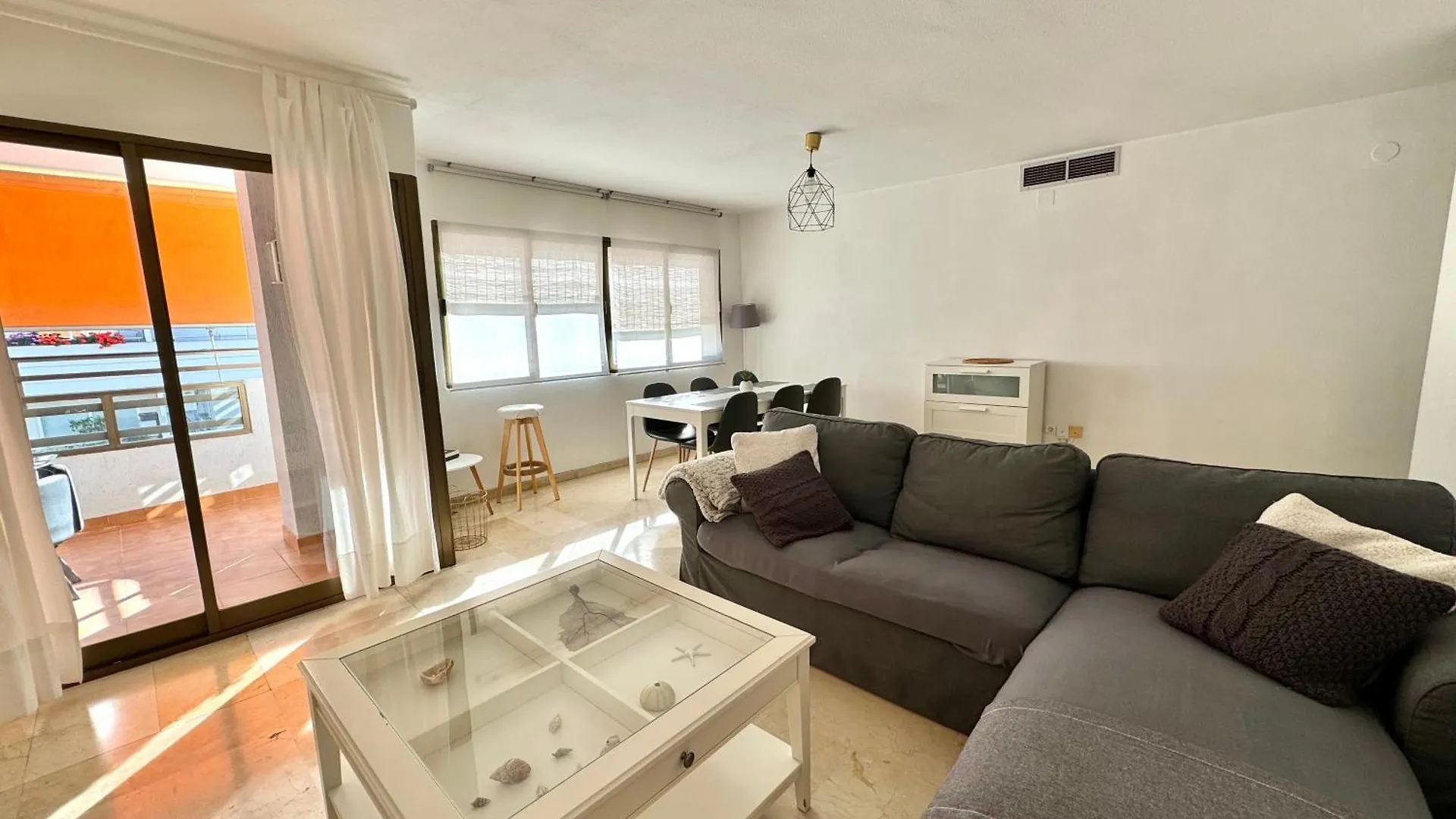 Luminoso Piso Centro De Marbella. A 50M De La Playa Apartment
