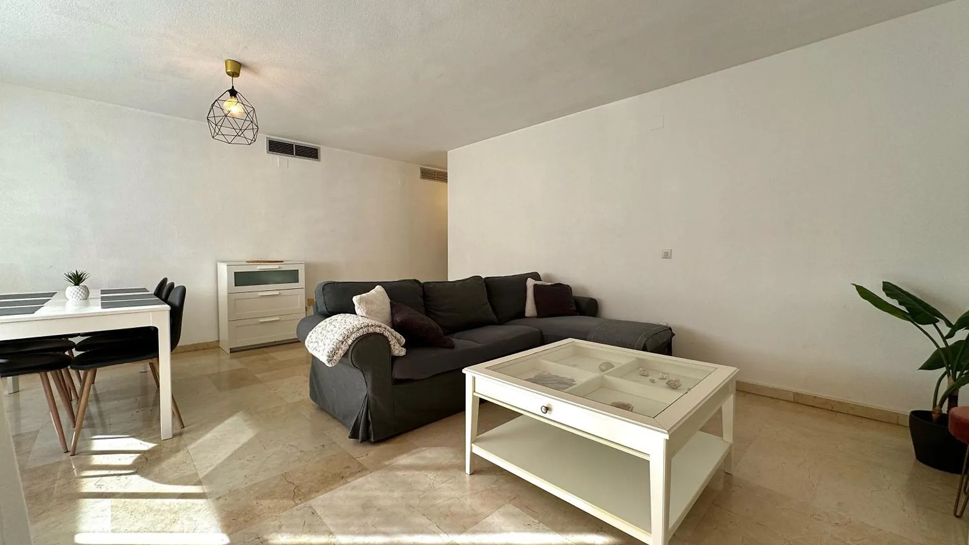Luminoso Piso Centro De Marbella. A 50M De La Playa Apartment