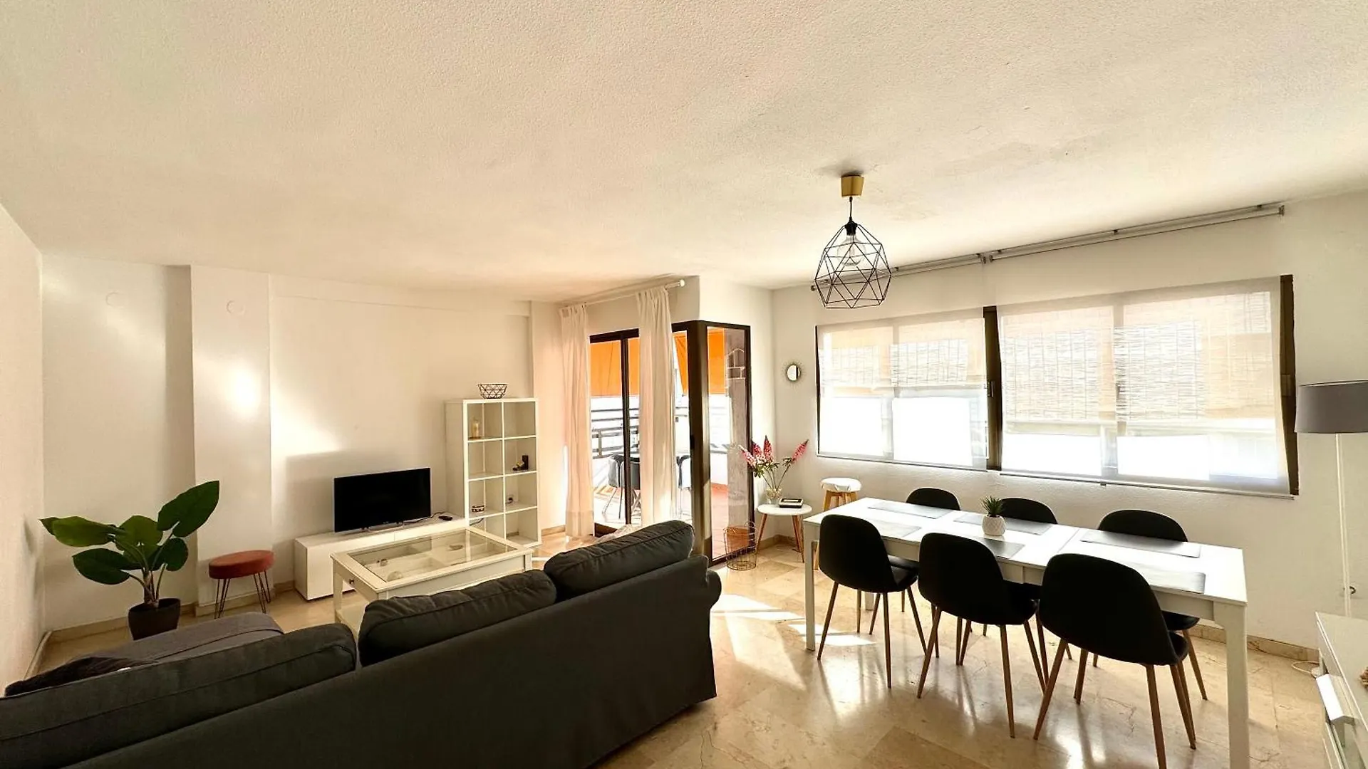 Luminoso Piso Centro De Marbella. A 50M De La Playa Apartman
